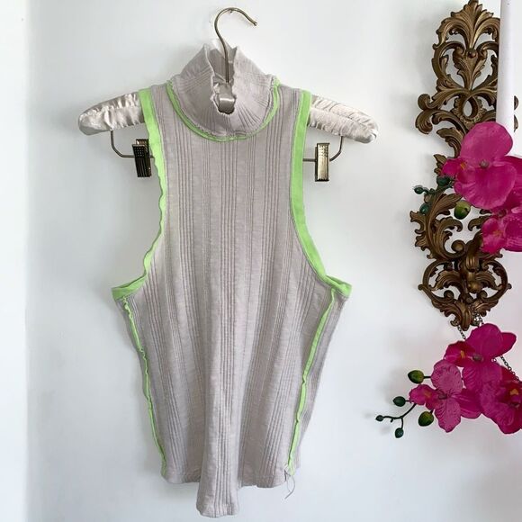 FREE PEOPLE MOCK TOP - Picture 2 of 11